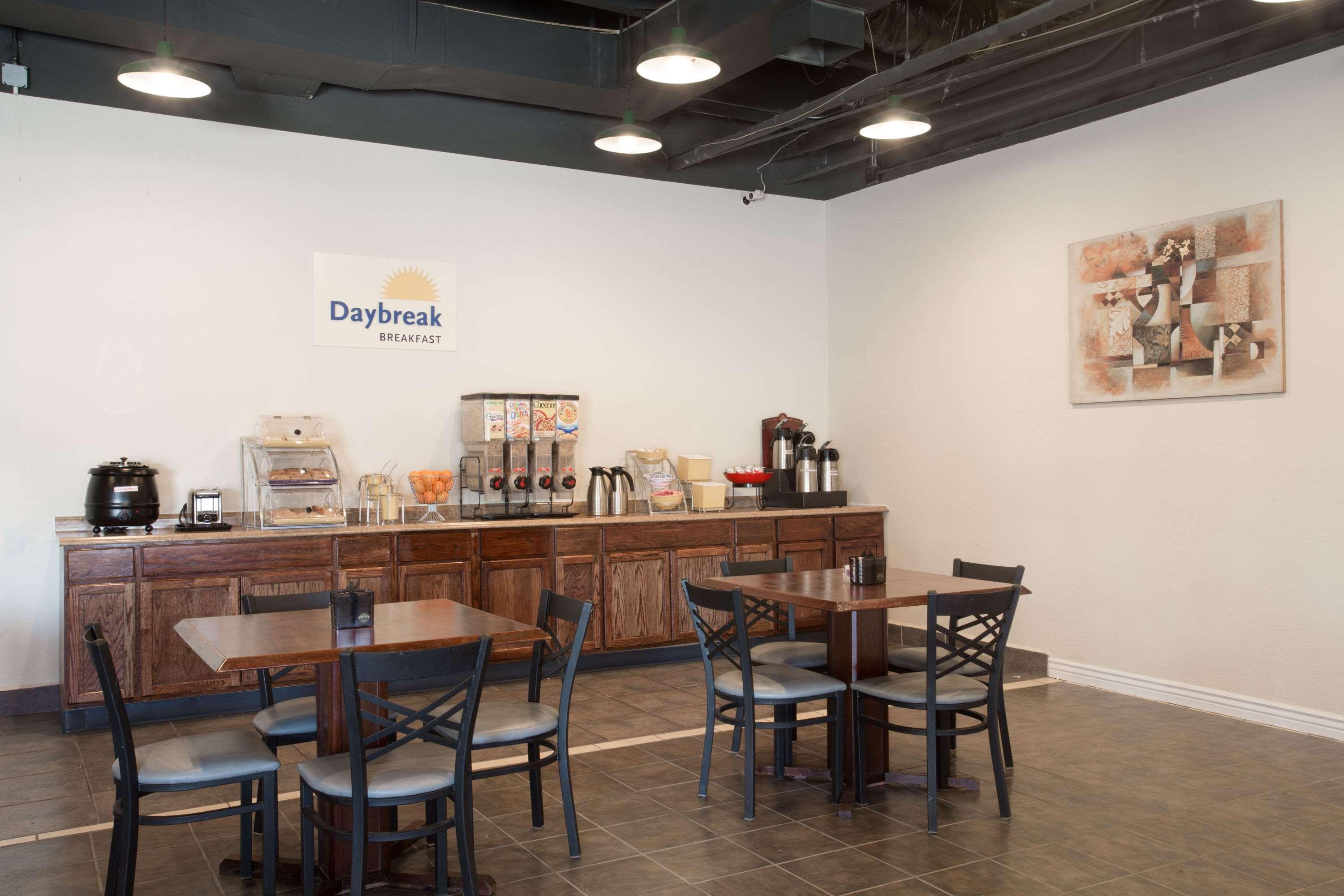 Days Hotel By Wyndham Peoria Glendale Area Екстериор снимка